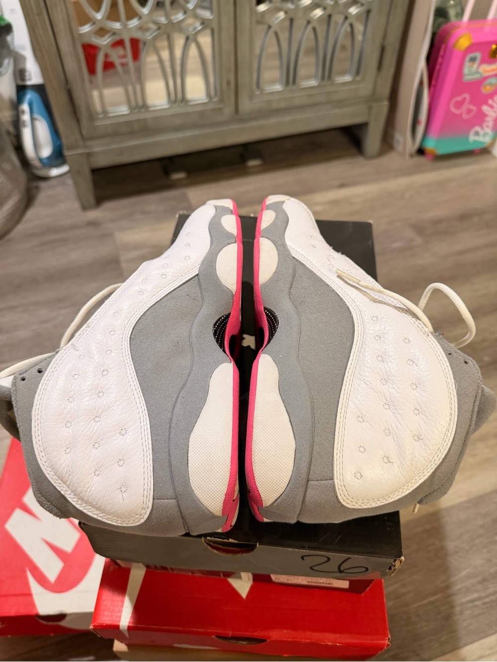 Jordan Girls' Retro 13 “STEALTH” - White/Grey/Pink - Picture 6 of 9